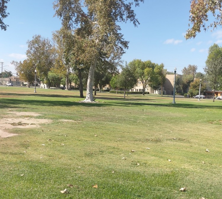 Lowell Park (Bakersfield,&nbspCA)